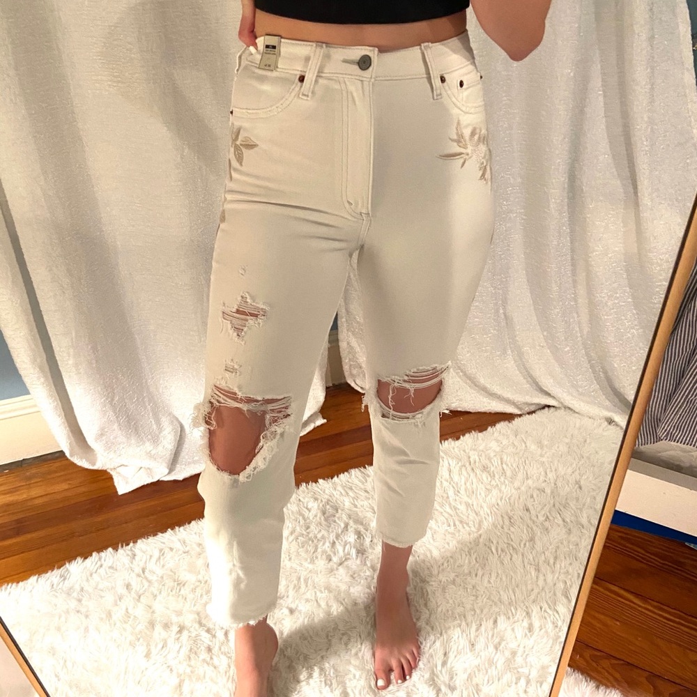 NWT Abercrombie ankle off-white jeans w/embroidery